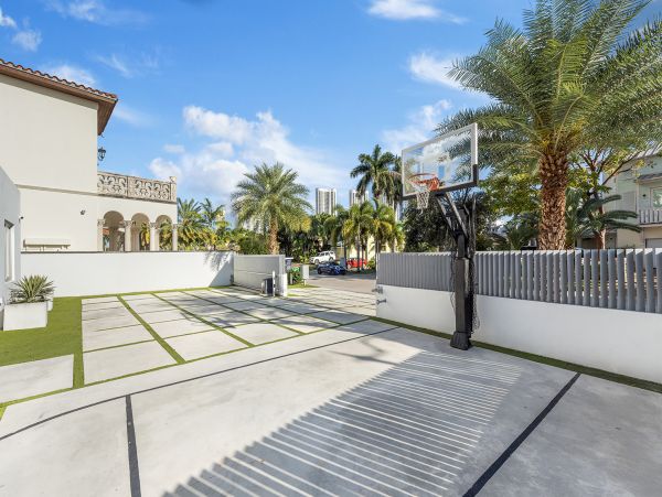 Magnific Bay View Five-Bedroom Rental Home in Sunny Isles