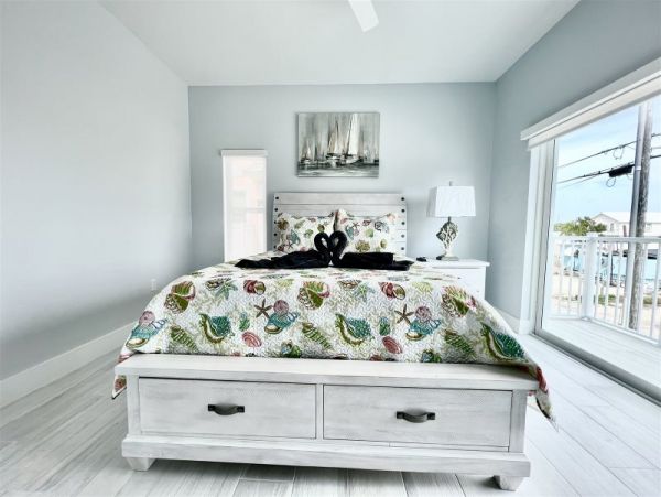 Marathon Vacation Pool Home Four Bedrooms Canal Views