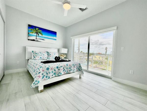 Marathon Vacation Pool Home Four Bedrooms Canal Views