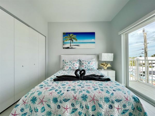 Marathon Vacation Pool Home Four Bedrooms Canal Views