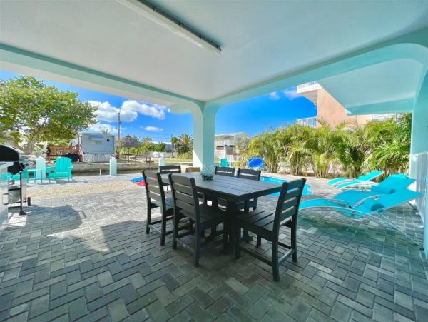 Marathon Vacation Pool Home Four Bedrooms Canal Views