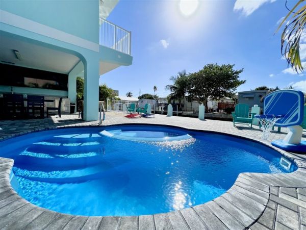 Marathon Vacation Pool Home Four Bedrooms Canal Views