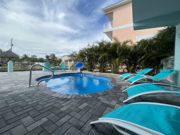 Marathon Vacation Pool Home Four Bedrooms Canal Views