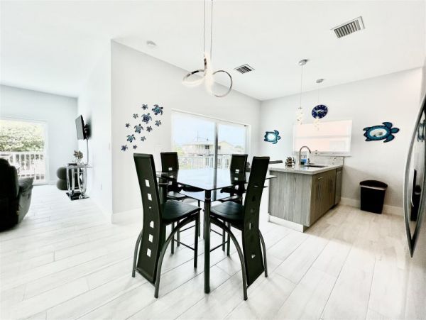 Marathon Vacation Pool Home Four Bedrooms Canal Views