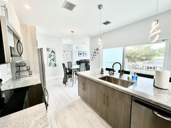 Marathon Vacation Pool Home Four Bedrooms Canal Views