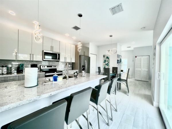 Marathon Vacation Pool Home Four Bedrooms Canal Views