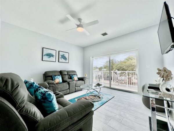 Marathon Vacation Pool Home Four Bedrooms Canal Views