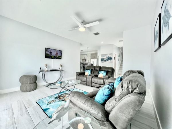 Marathon Vacation Pool Home Four Bedrooms Canal Views