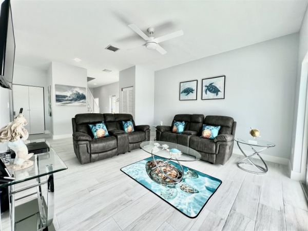 Marathon Vacation Pool Home Four Bedrooms Canal Views