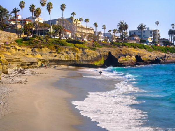 La Jolla 3 Bedroom Home Walk to Beach Sleeps 8