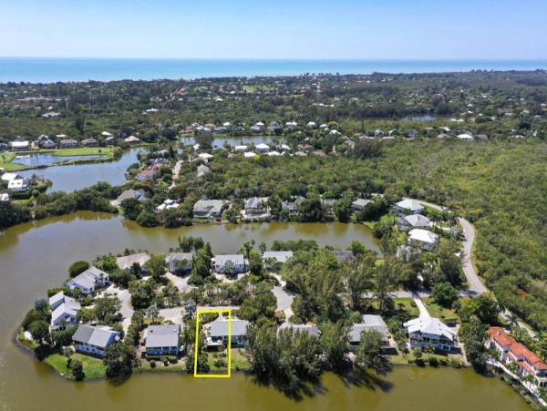 Sanibel 2 Bedroom Vacation Home with Deck & Lake View