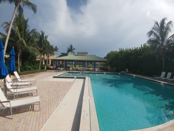 Sanibel 2 Bedroom Vacation Home with Deck & Lake View