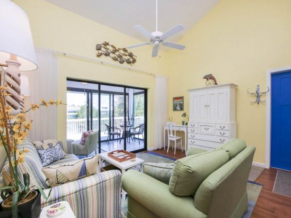 Sanibel 2 Bedroom Vacation Home with Deck & Lake View