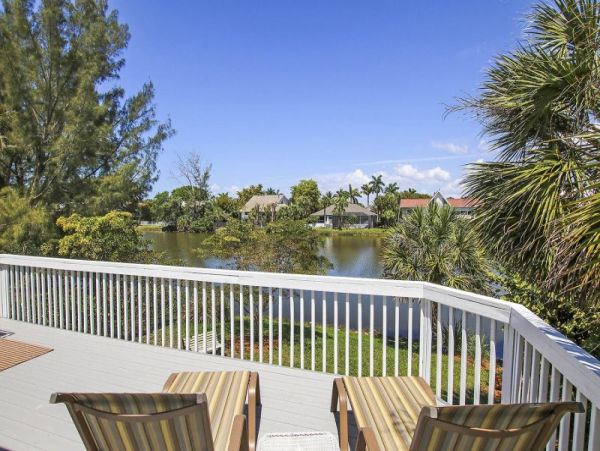 Sanibel 2 Bedroom Vacation Home with Deck & Lake View