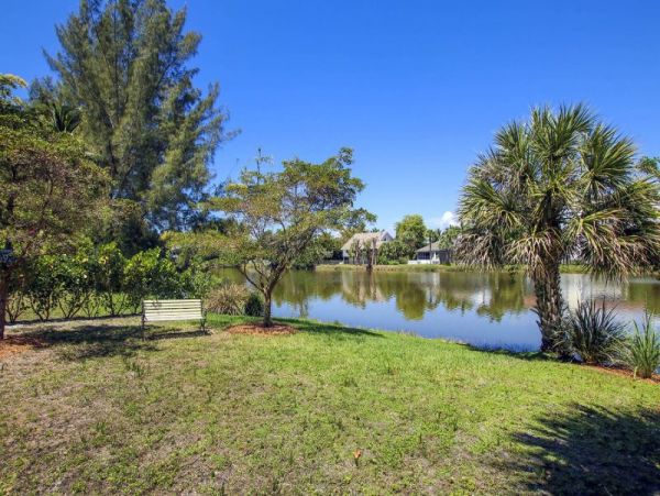 Sanibel 2 Bedroom Vacation Home with Deck & Lake View
