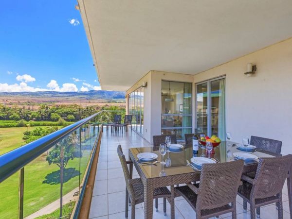 Beautiful Lahaina Vacation Condo Beach Side with Pool & Spa