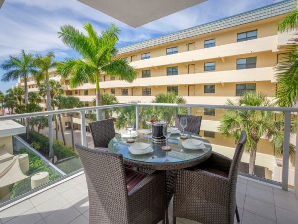 Beachfront Two Bedroom Vacation Condo in Siesta Key