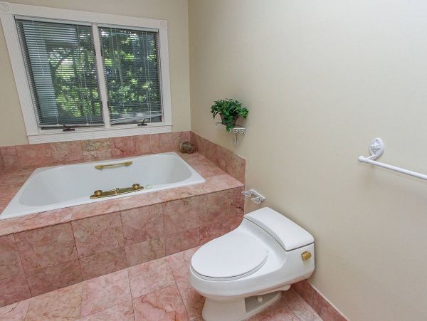 Hilton Head Vacation Pool Home - 3 Bedroom & Boat Dock