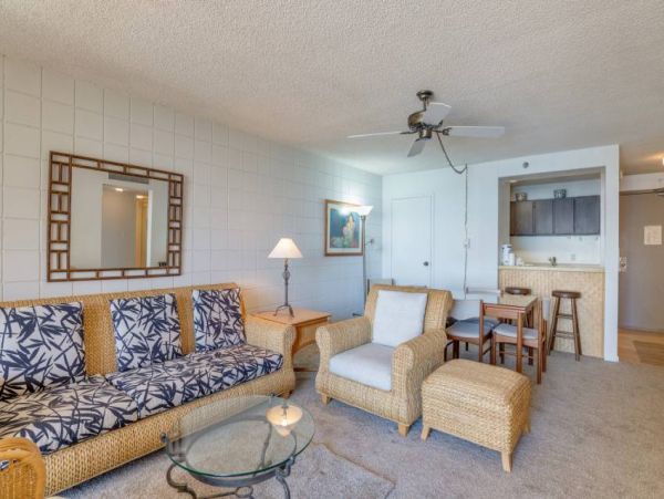 Charming Kahana 2 Bedroom Condo with Balcony & Ocean View