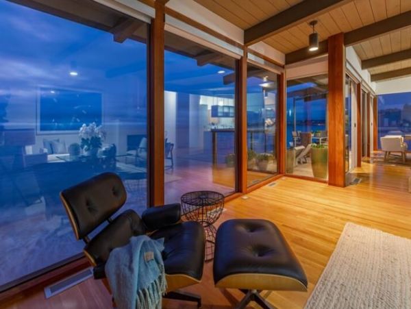 Malibu Five Bedroom Vacation Home with Ocean View