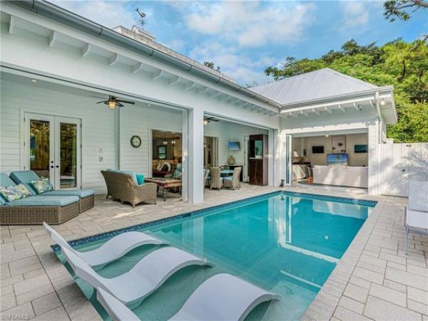 Naples 4 Bedroom Home with Private Pool Walk To Beach