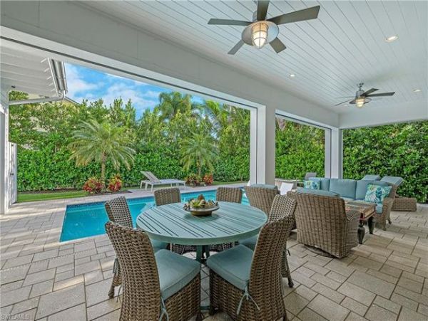 Naples 4 Bedroom Home with Private Pool Walk To Beach