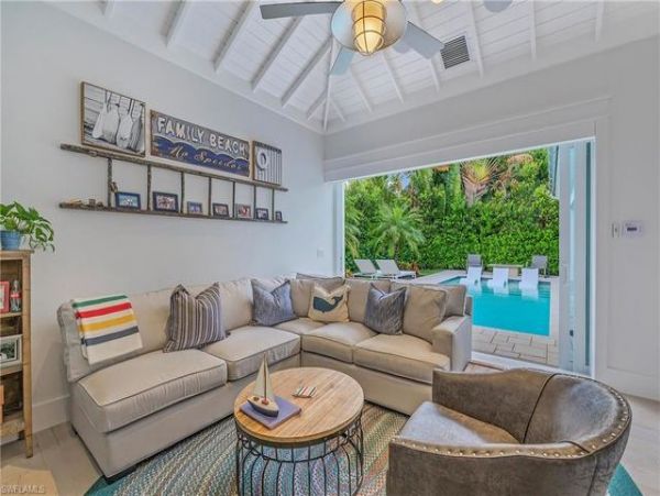 Naples 4 Bedroom Home with Private Pool Walk To Beach