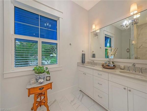 Naples 4 Bedroom Home with Private Pool Walk To Beach
