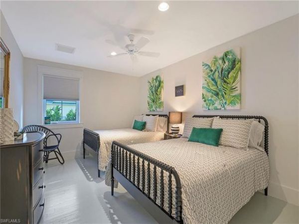 Naples 4 Bedroom Home with Private Pool Walk To Beach