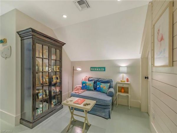 Naples 4 Bedroom Home with Private Pool Walk To Beach