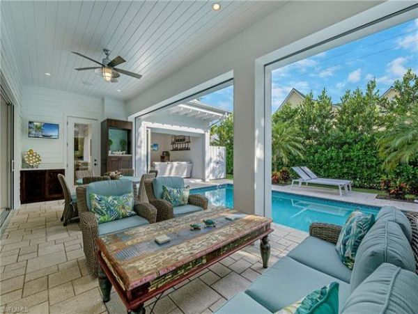Naples 4 Bedroom Home with Private Pool Walk To Beach