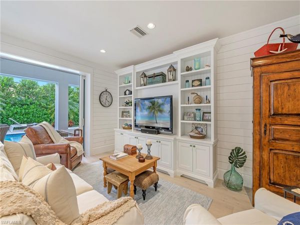Naples 4 Bedroom Home with Private Pool Walk To Beach
