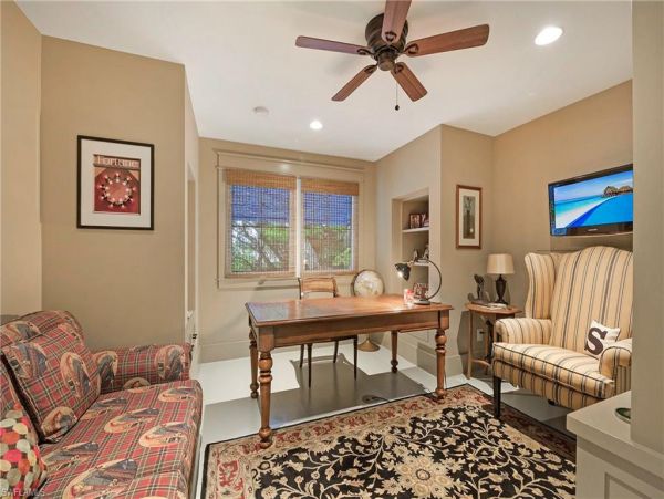 Naples 4 Bedroom Home with Private Pool Walk To Beach
