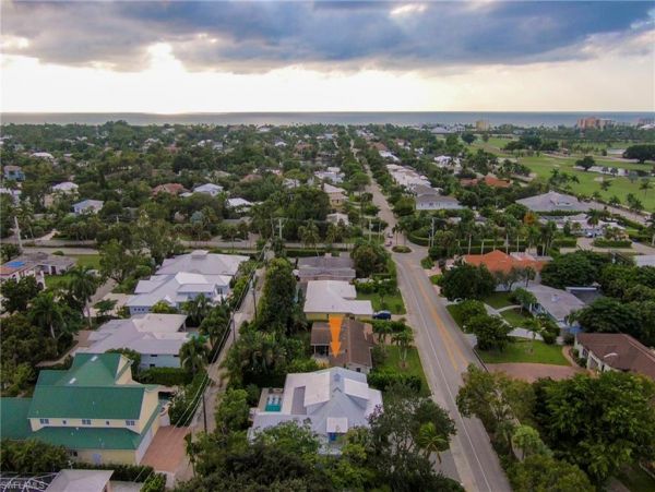 Naples 4 Bedroom Home with Private Pool Walk To Beach