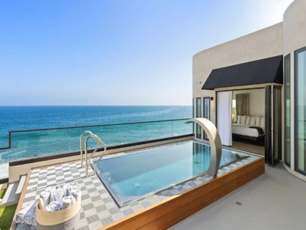 Malibu Five Bedroom Home Sleeps 10 Guests Located On Beach