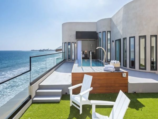 Malibu Five Bedroom Home Sleeps 10 Guests Located On Beach