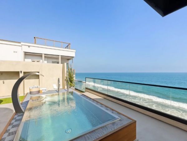 Malibu Five Bedroom Home Sleeps 10 Guests Located On Beach