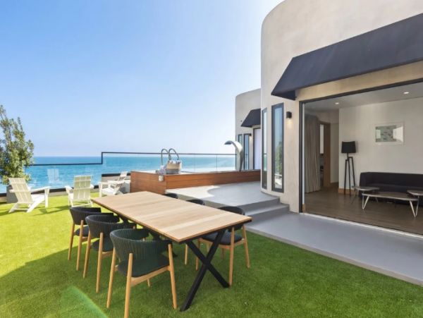 Malibu Five Bedroom Home Sleeps 10 Guests Located On Beach