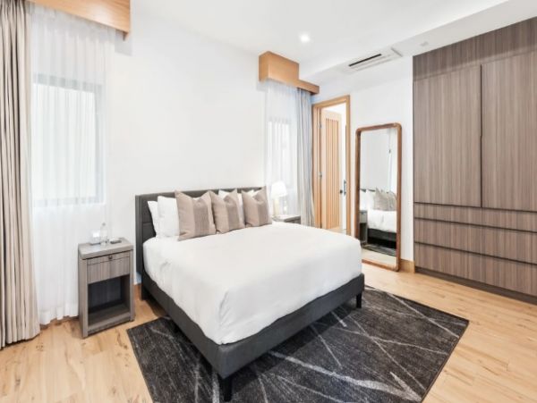 Malibu Five Bedroom Home Sleeps 10 Guests Located On Beach