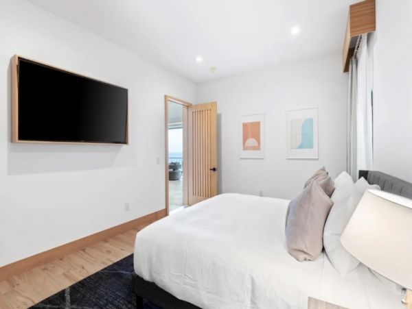 Malibu Five Bedroom Home Sleeps 10 Guests Located On Beach