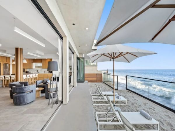 Malibu Five Bedroom Home Sleeps 10 Guests Located On Beach