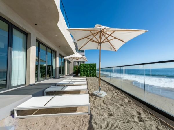 Malibu Five Bedroom Home Sleeps 10 Guests Located On Beach