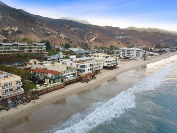 Malibu Five Bedroom Home Sleeps 10 Guests Located On Beach