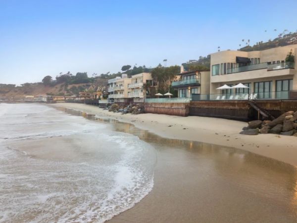 Malibu Five Bedroom Home Sleeps 10 Guests Located On Beach