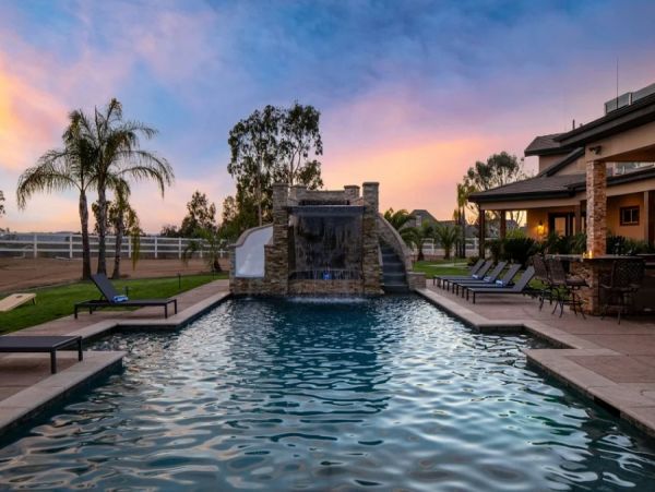 Temecula Eight-Bedroom Luxury Rental Home With Private Pool