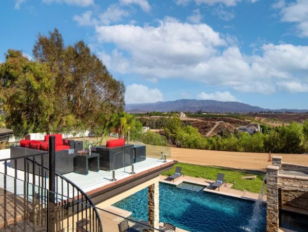 Temecula Eight-Bedroom Luxury Rental Home With Private Pool