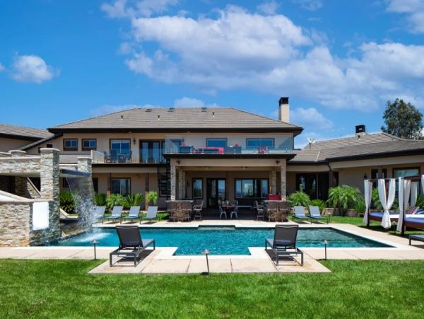 Temecula Eight-Bedroom Luxury Rental Home With Private Pool