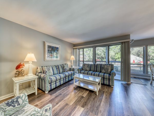 Hilton Head Gorgeous Three Bedroom Condo with Golf and Tennis Access
