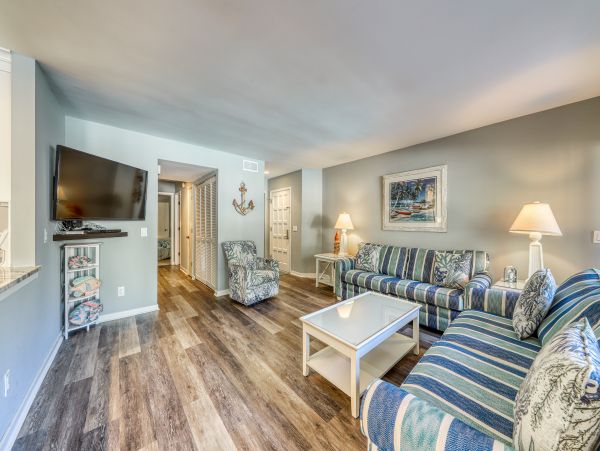 Hilton Head Gorgeous Three Bedroom Condo with Golf and Tennis Access