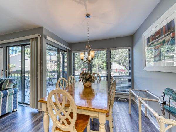 Hilton Head Gorgeous Three Bedroom Condo with Golf and Tennis Access